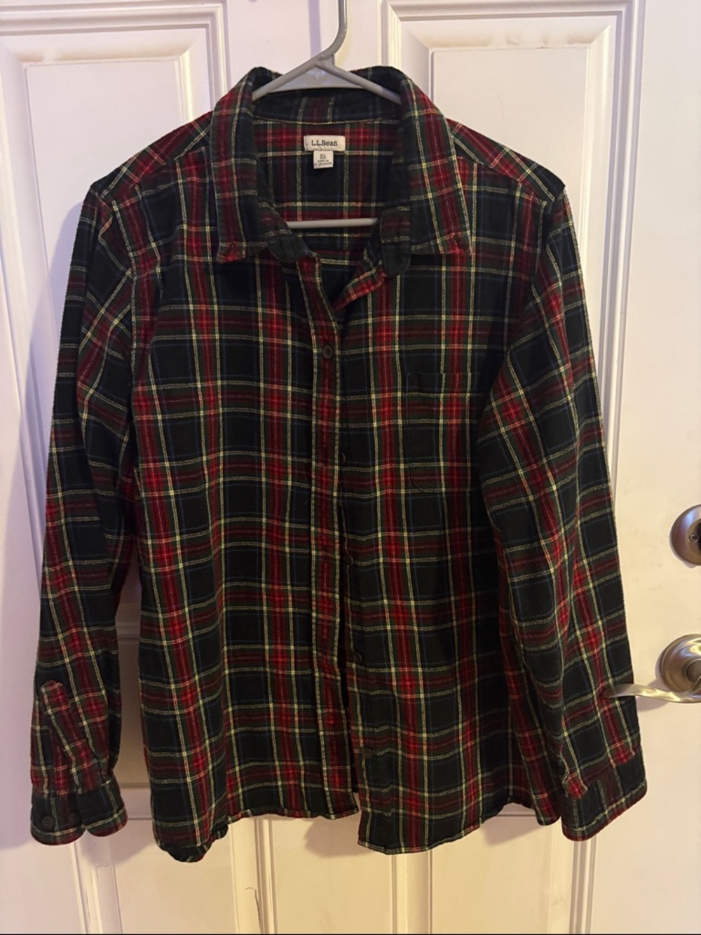 💕L.L. Bean Dark Green & Red Plaid Flannel Shirt💕